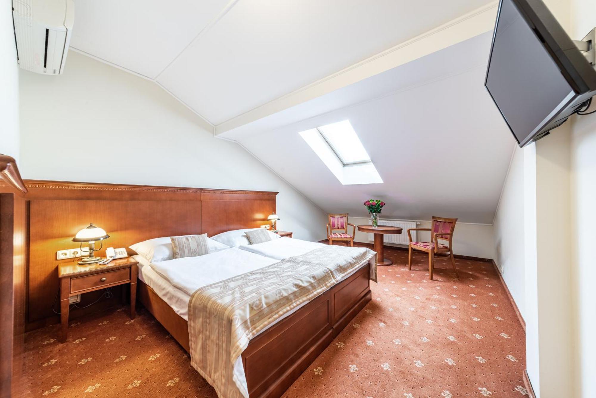Arkada Hotel Praha Buitenkant foto