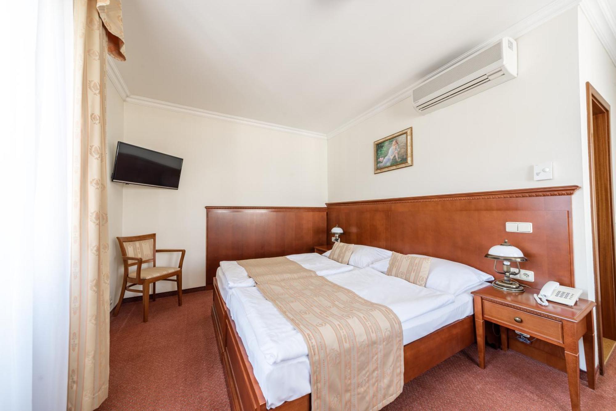 Arkada Hotel Praha Buitenkant foto